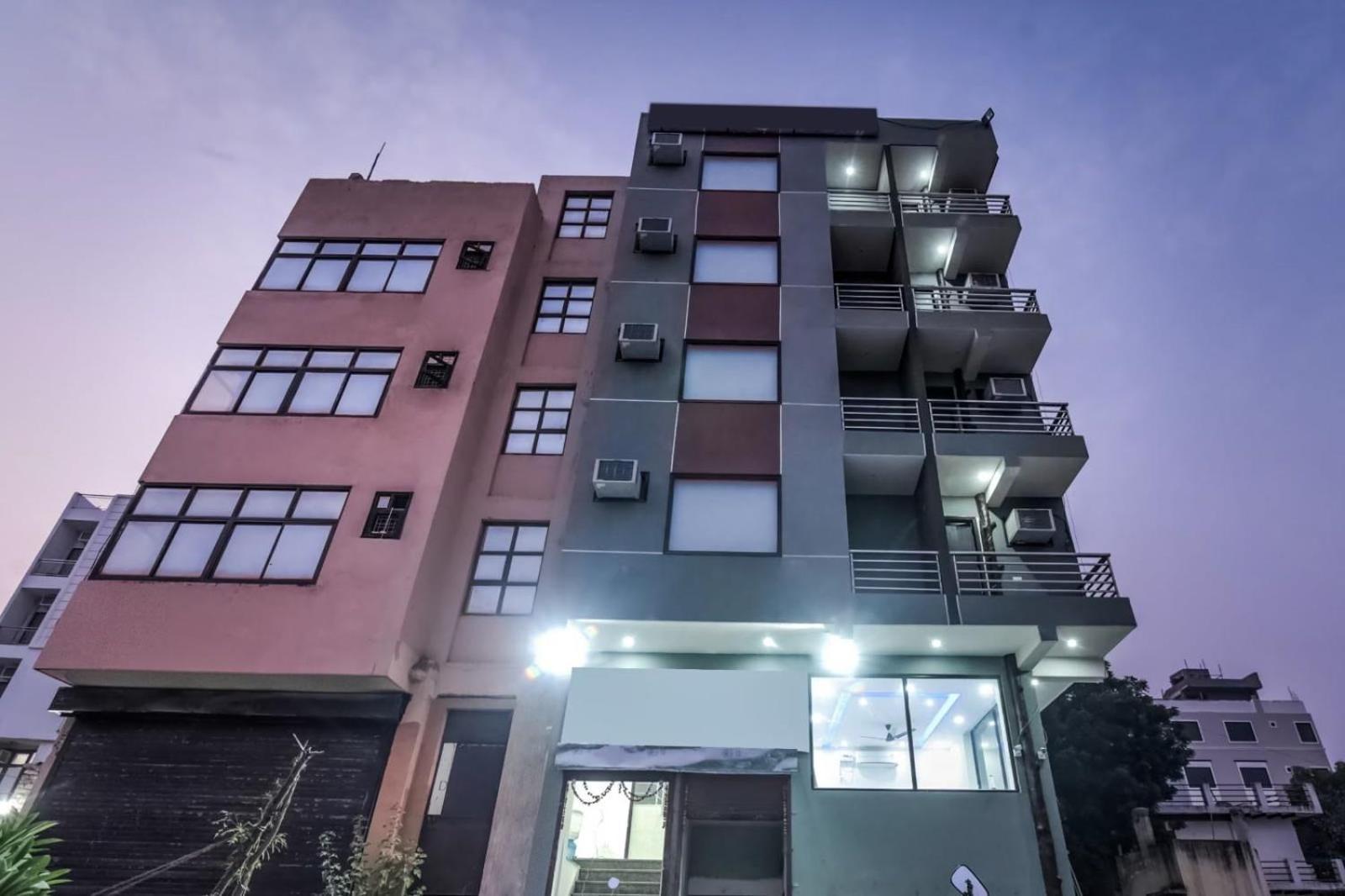 Hotel Aerostar Gold - Opposite Max Healthcare Делі Екстер'єр фото