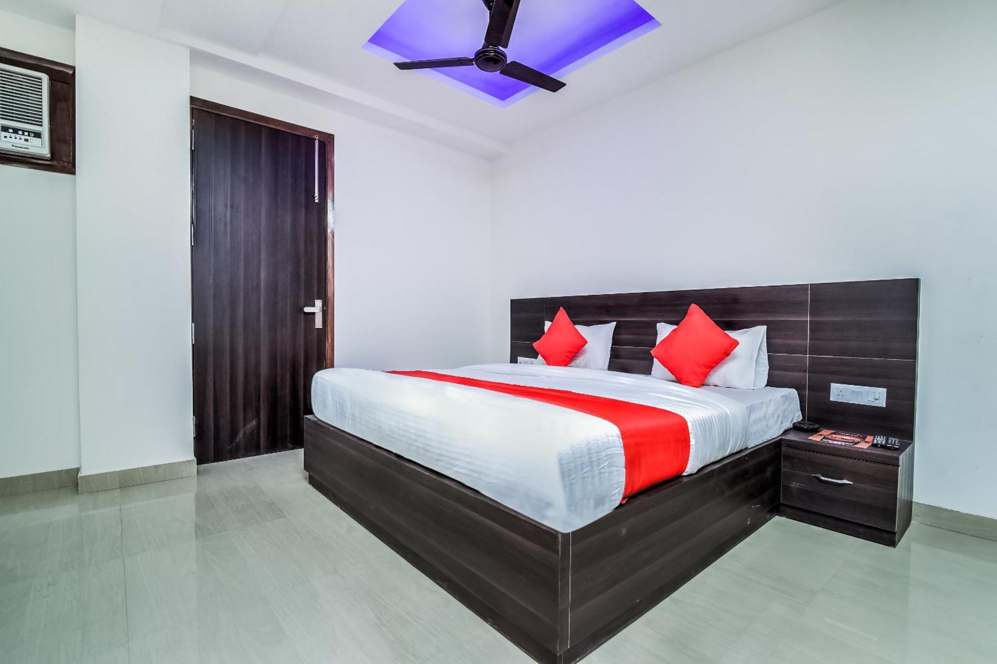Hotel Aerostar Gold - Opposite Max Healthcare Делі Екстер'єр фото