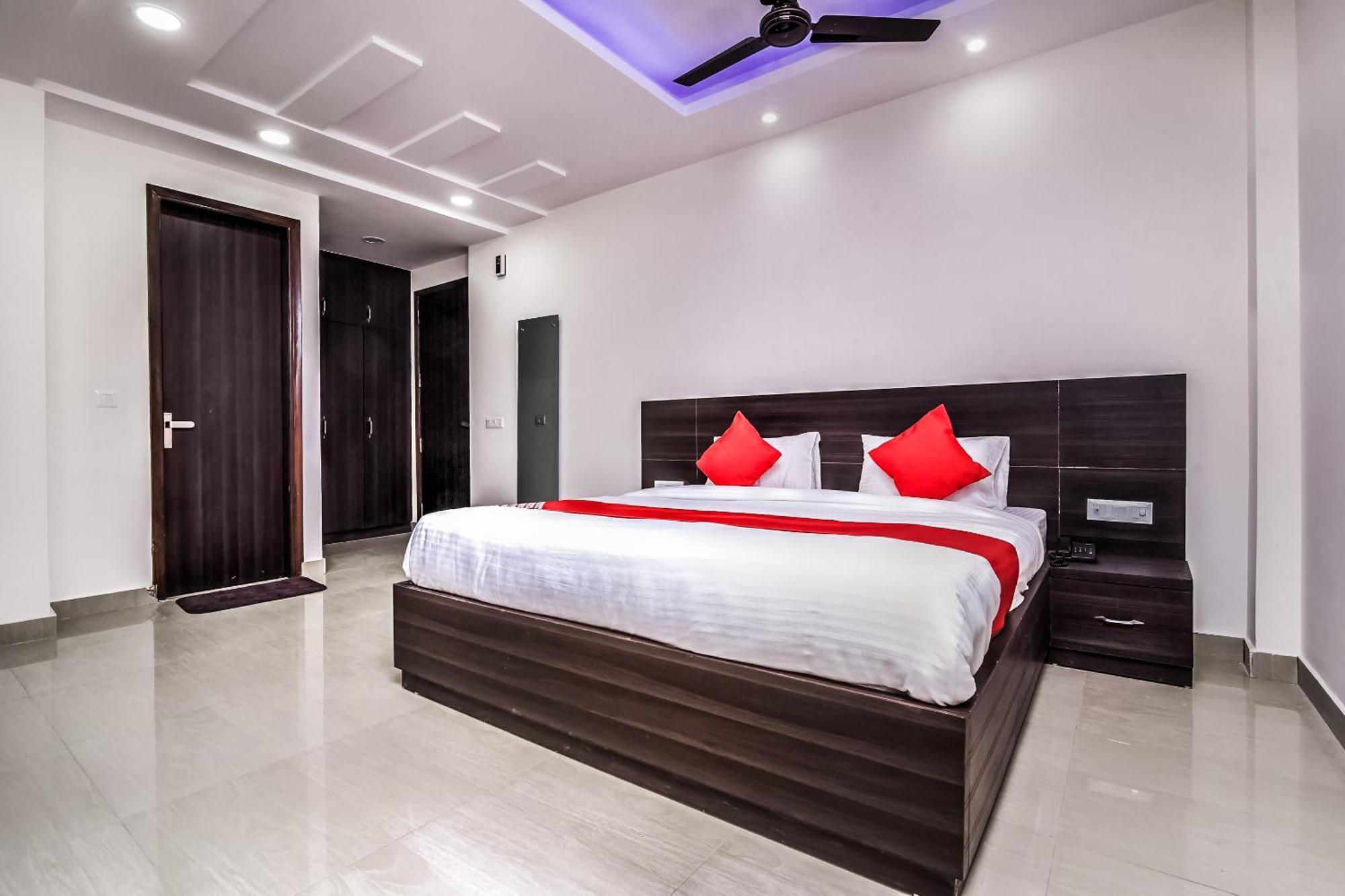 Hotel Aerostar Gold - Opposite Max Healthcare Делі Екстер'єр фото