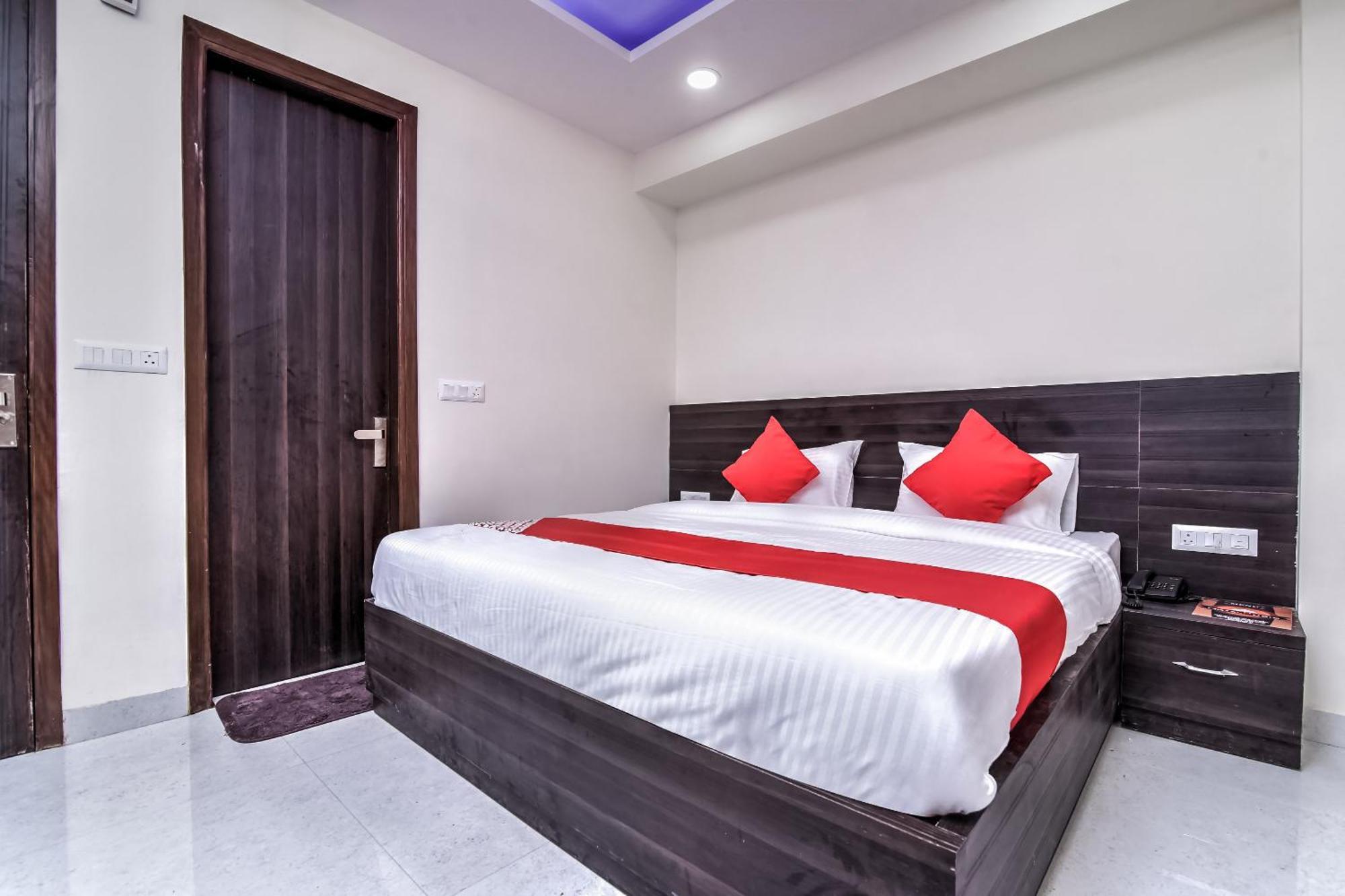 Hotel Aerostar Gold - Opposite Max Healthcare Делі Екстер'єр фото