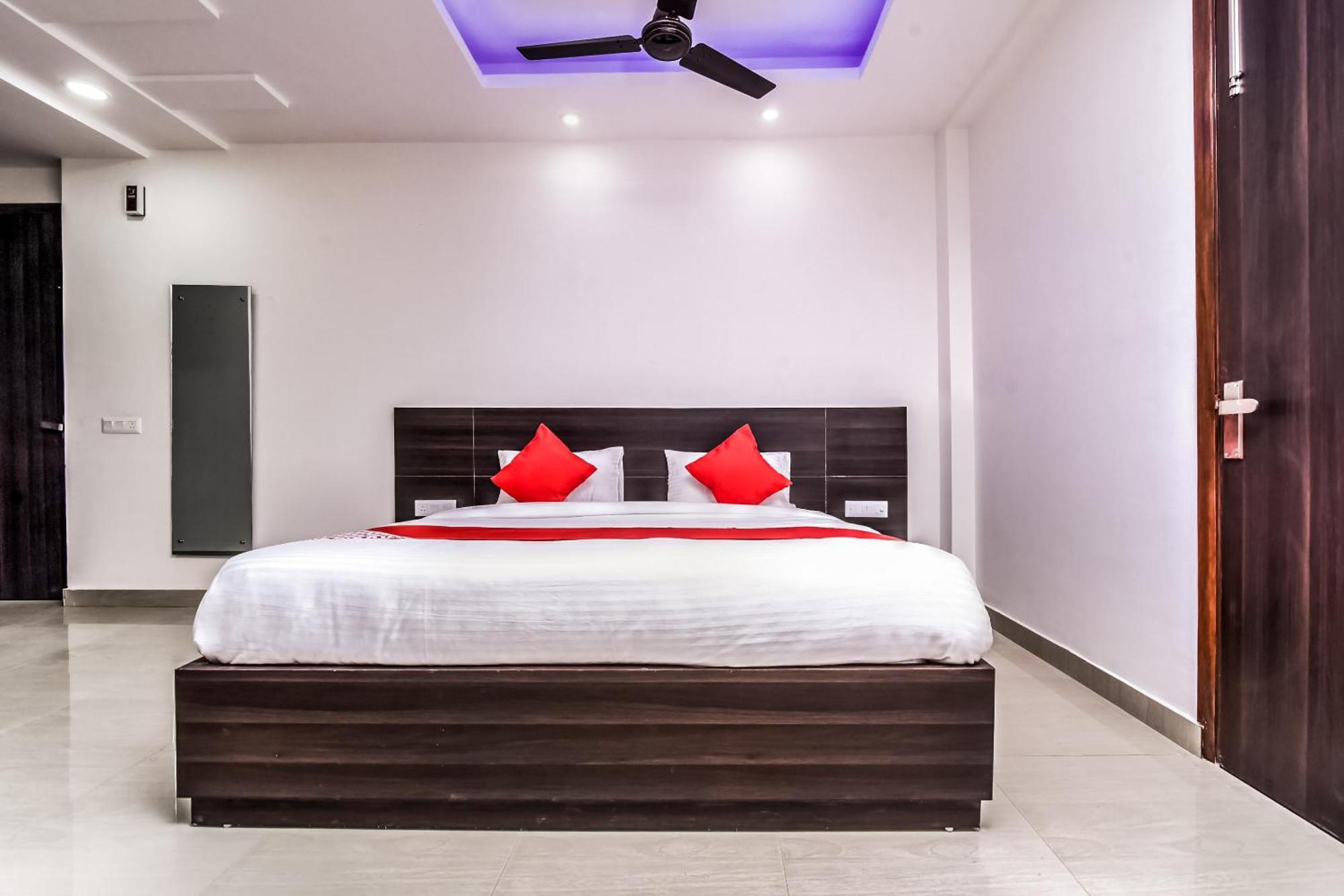 Hotel Aerostar Gold - Opposite Max Healthcare Делі Екстер'єр фото
