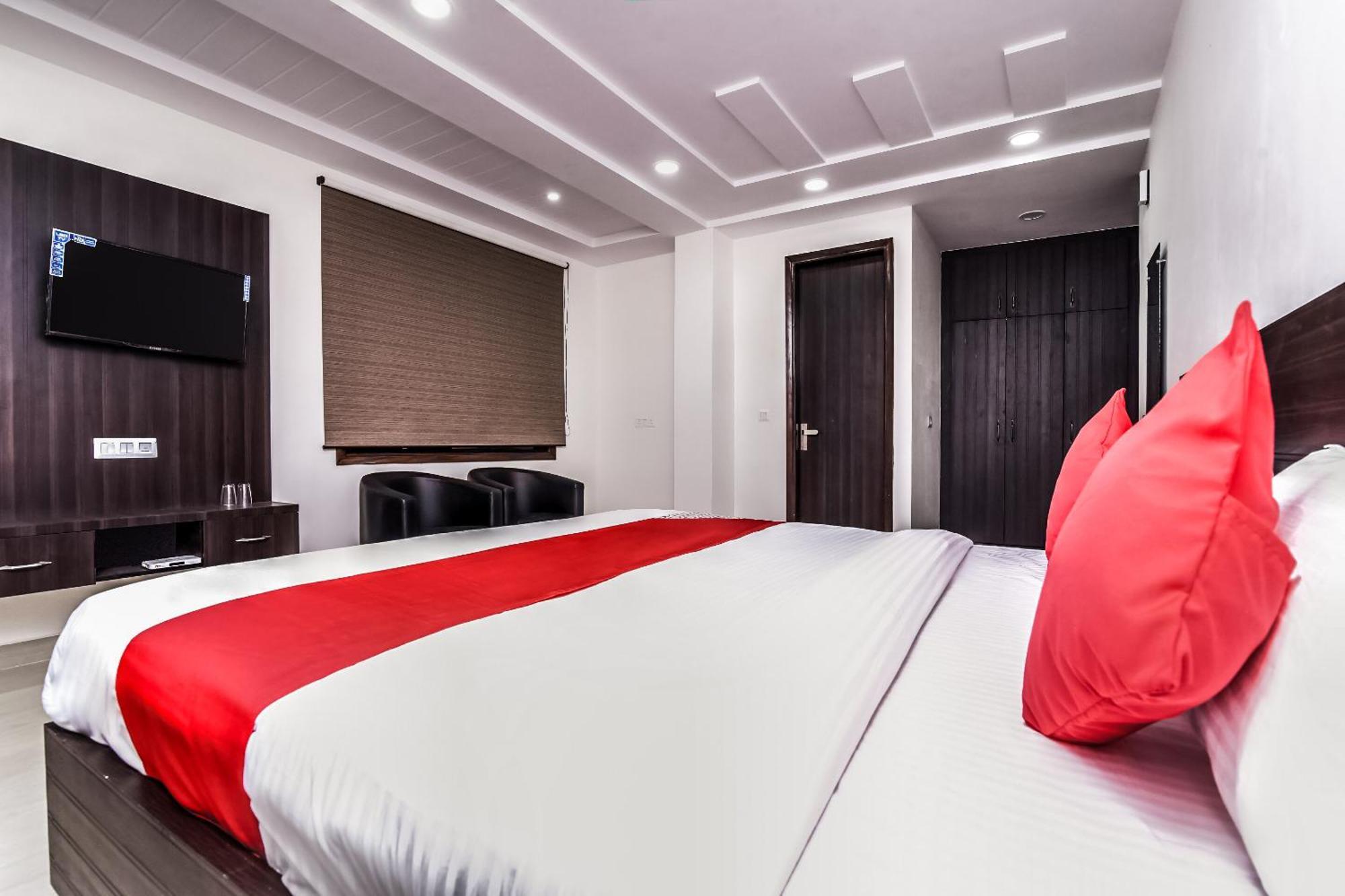 Hotel Aerostar Gold - Opposite Max Healthcare Делі Екстер'єр фото