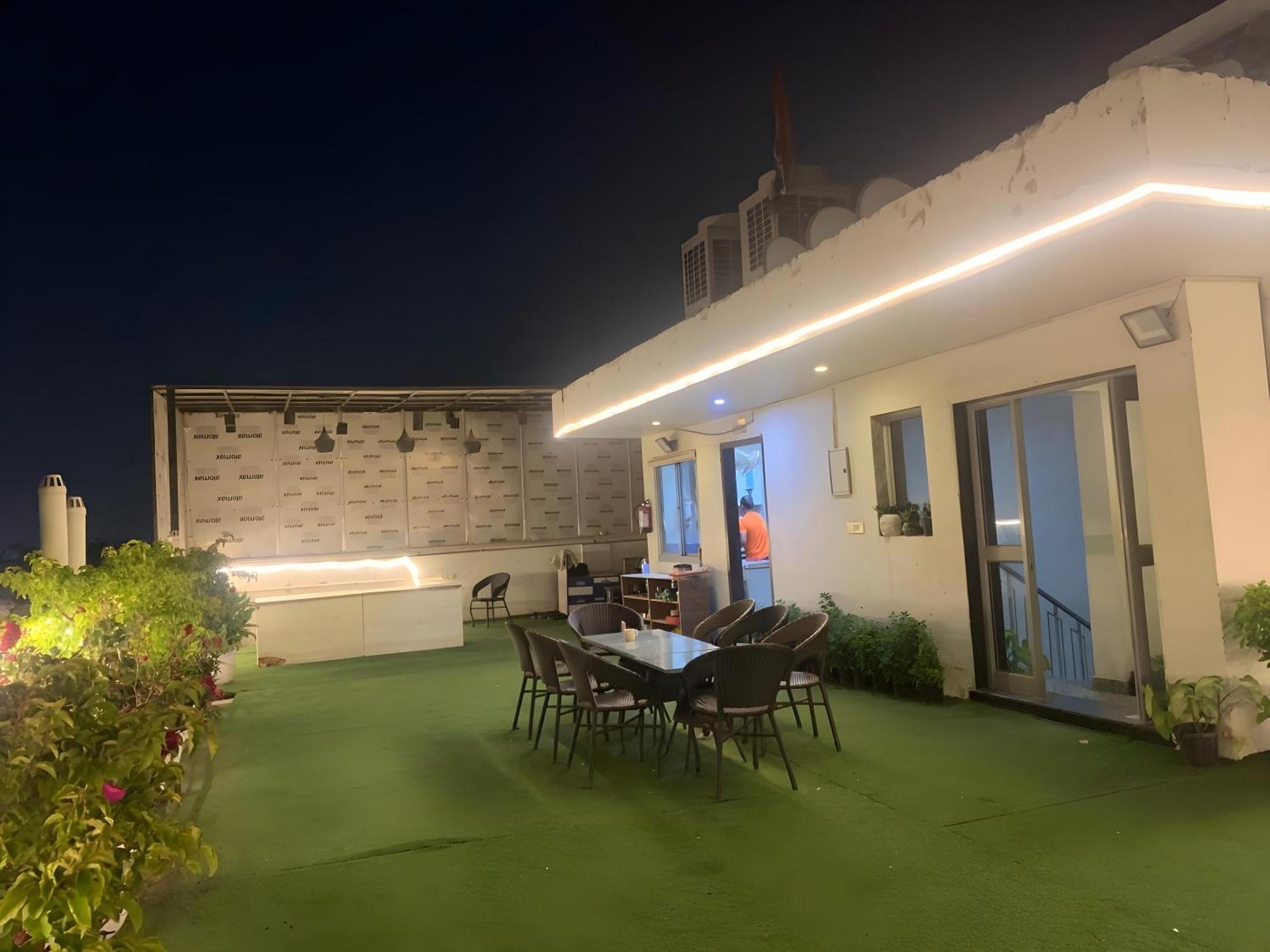 Hotel Aerostar Gold - Opposite Max Healthcare Делі Екстер'єр фото