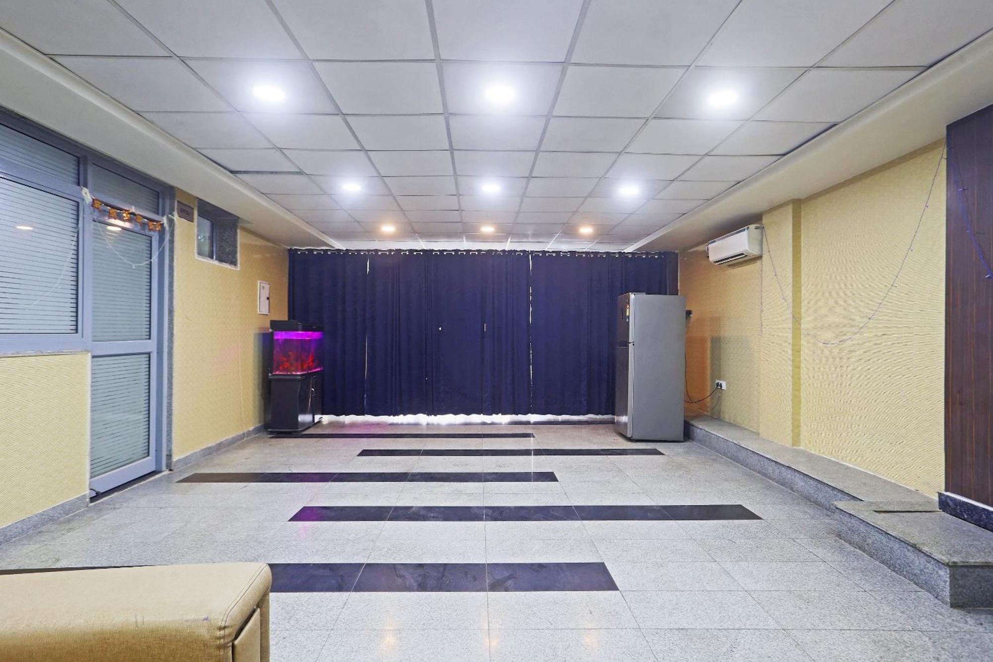 Hotel Aerostar Gold - Opposite Max Healthcare Делі Екстер'єр фото