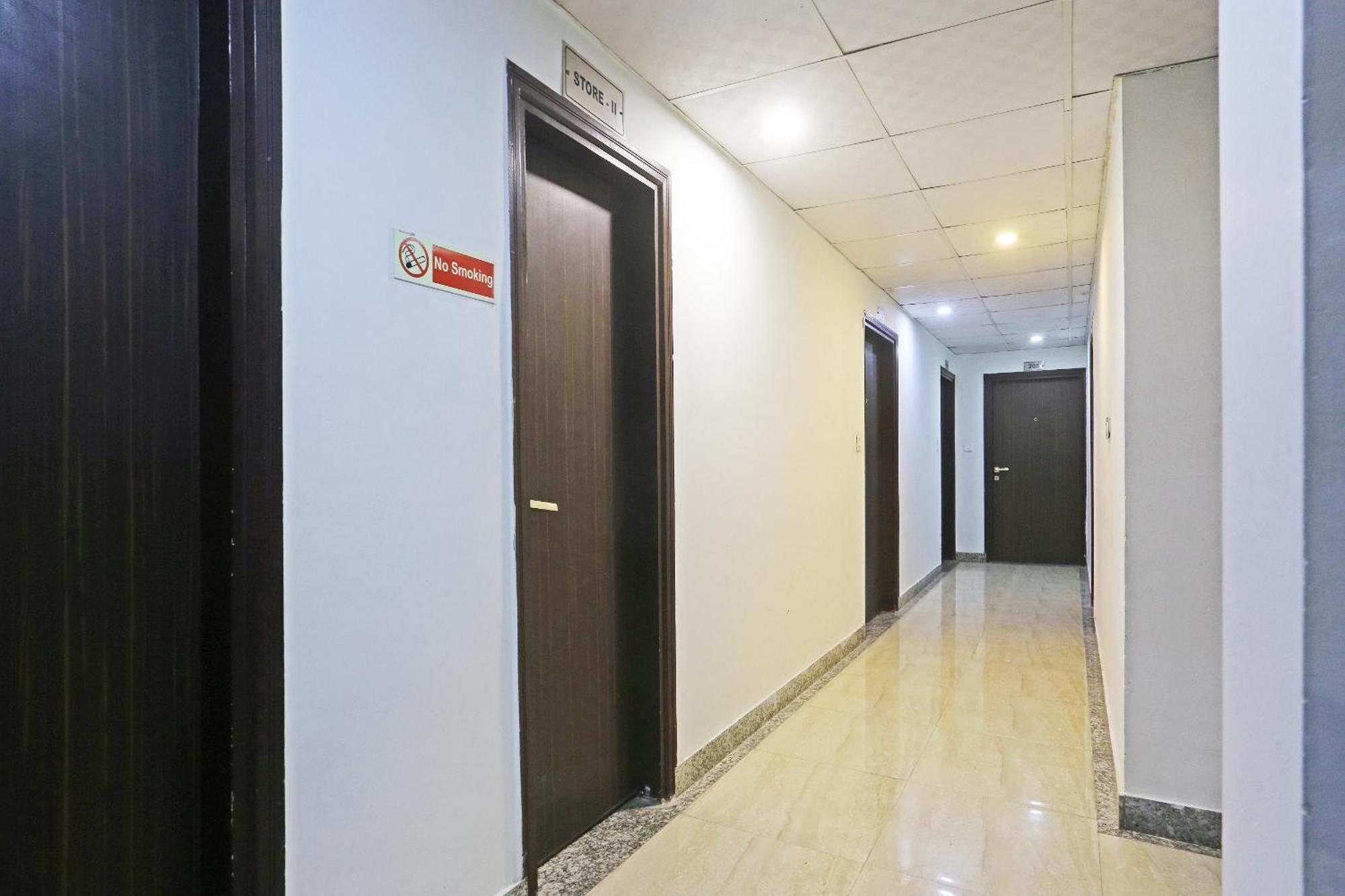Hotel Aerostar Gold - Opposite Max Healthcare Делі Екстер'єр фото