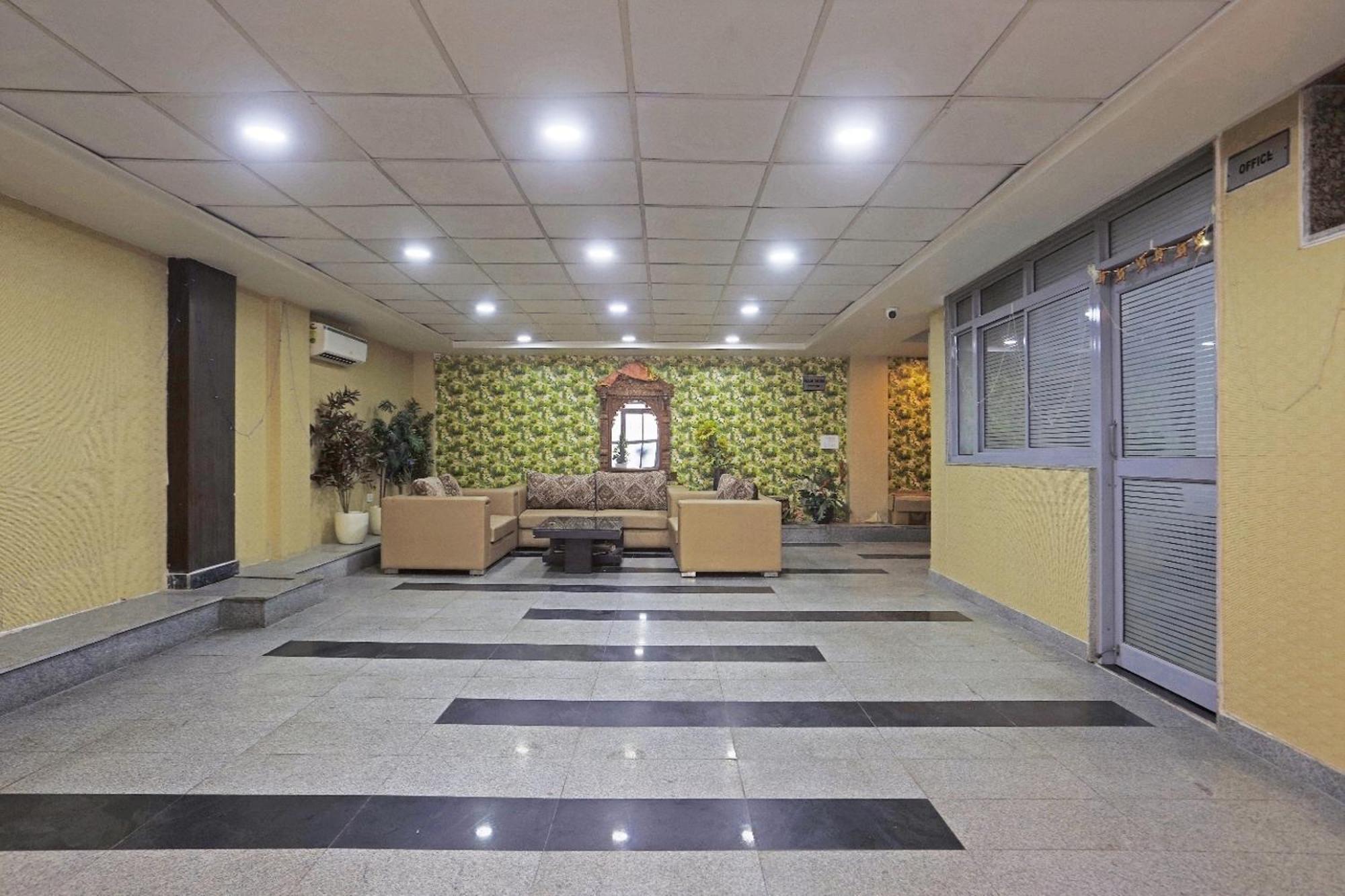 Hotel Aerostar Gold - Opposite Max Healthcare Делі Екстер'єр фото