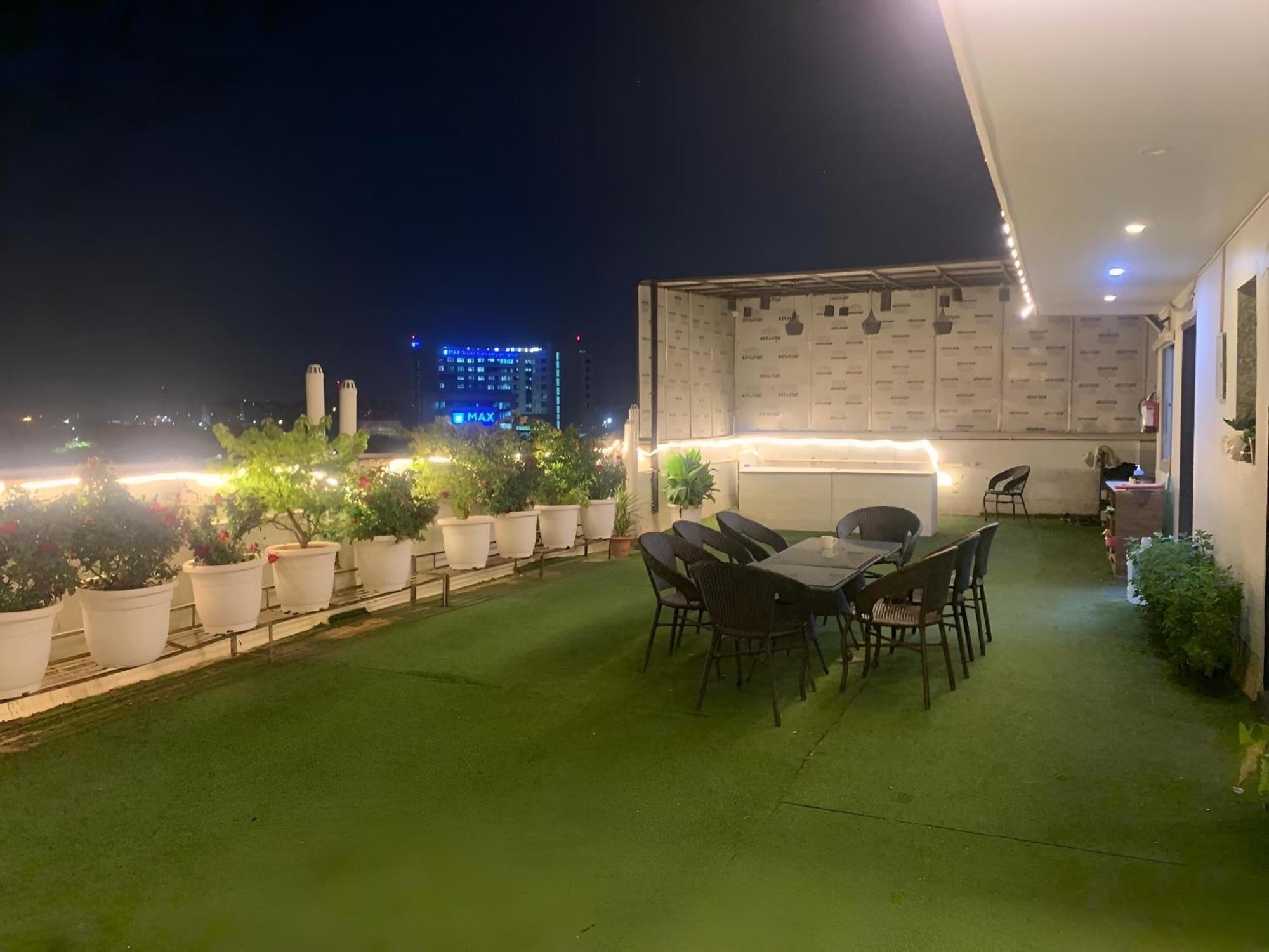 Hotel Aerostar Gold - Opposite Max Healthcare Делі Екстер'єр фото