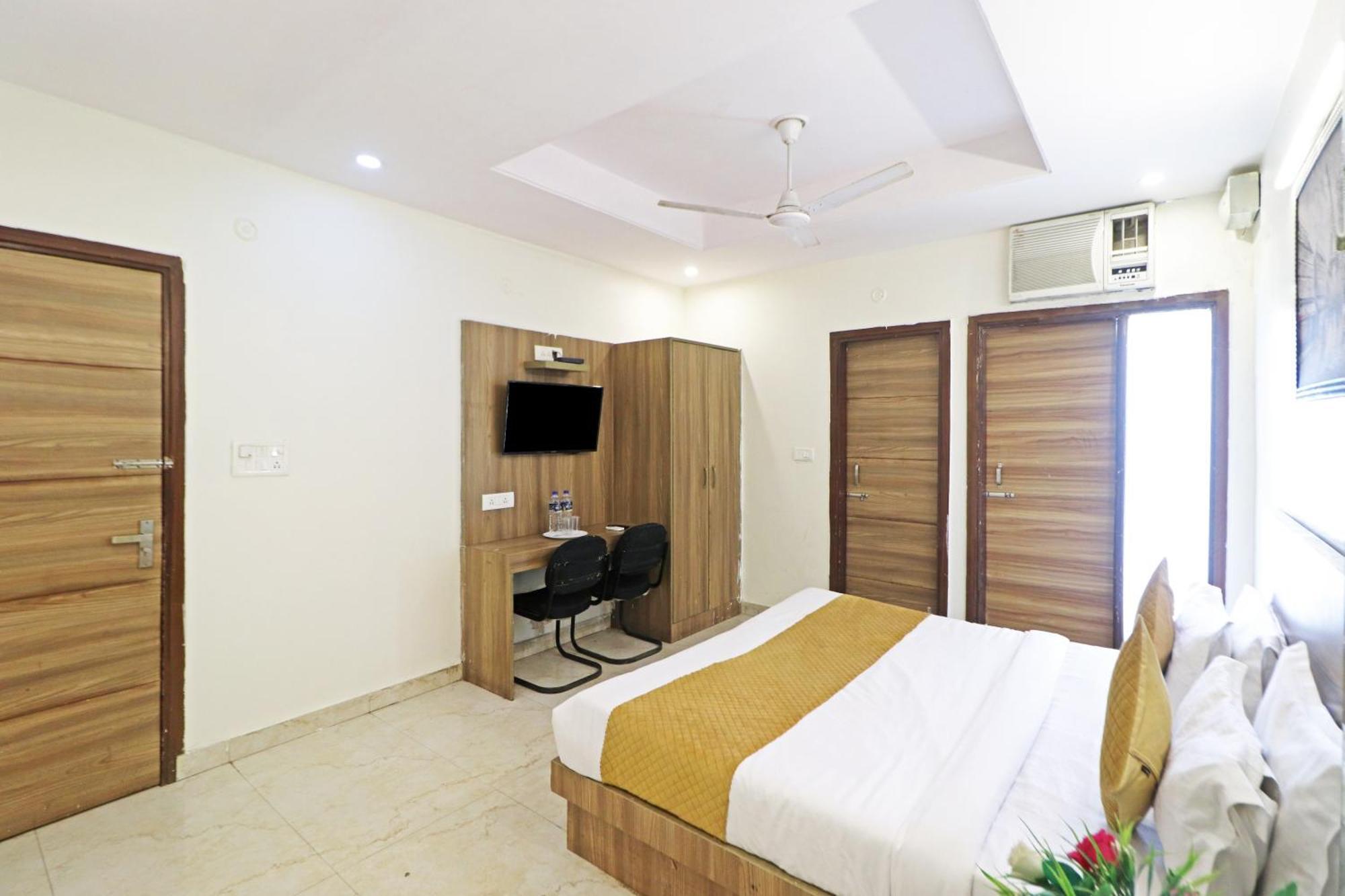 Hotel Aerostar Gold - Opposite Max Healthcare Делі Екстер'єр фото