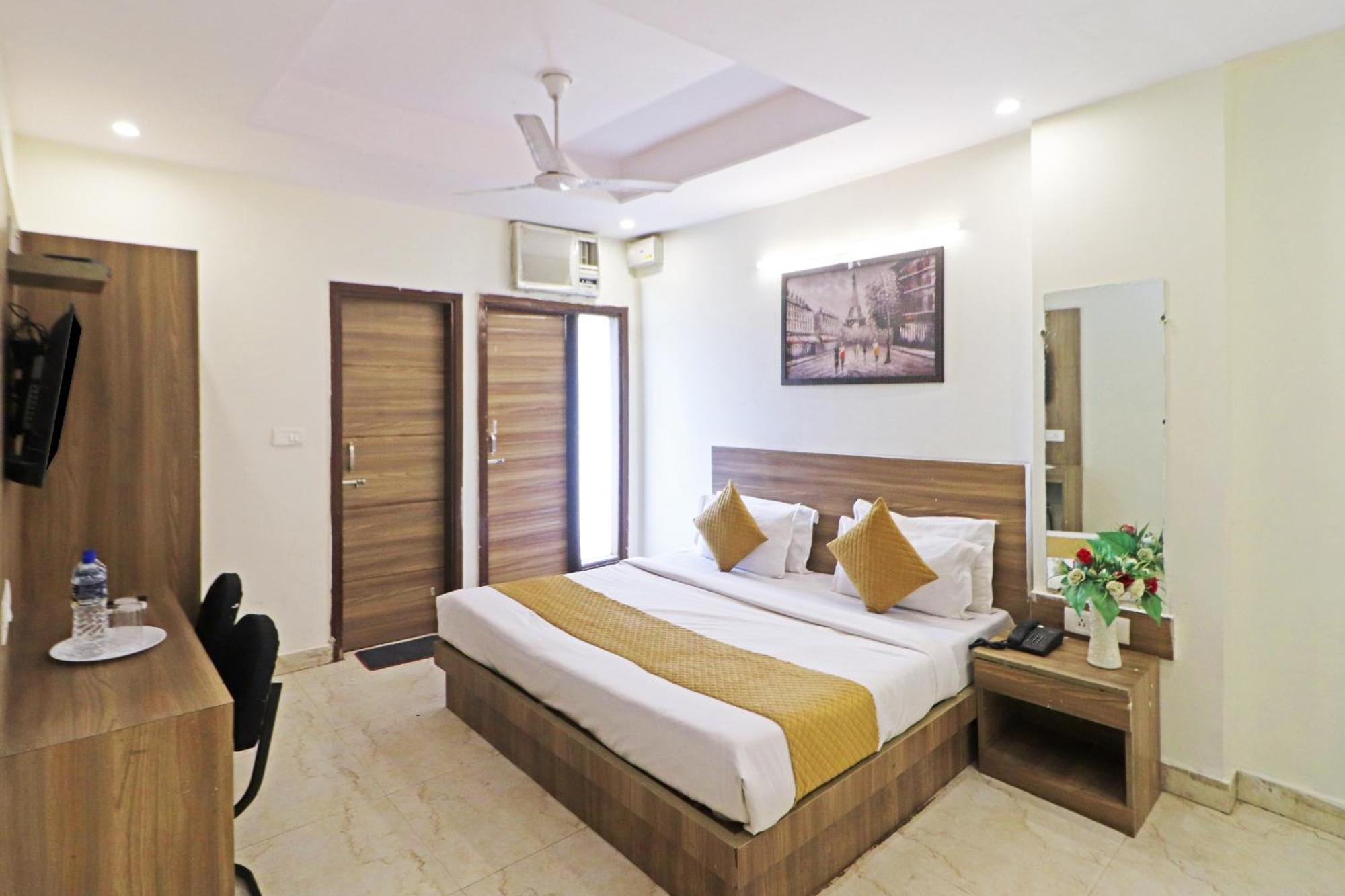 Hotel Aerostar Gold - Opposite Max Healthcare Делі Екстер'єр фото
