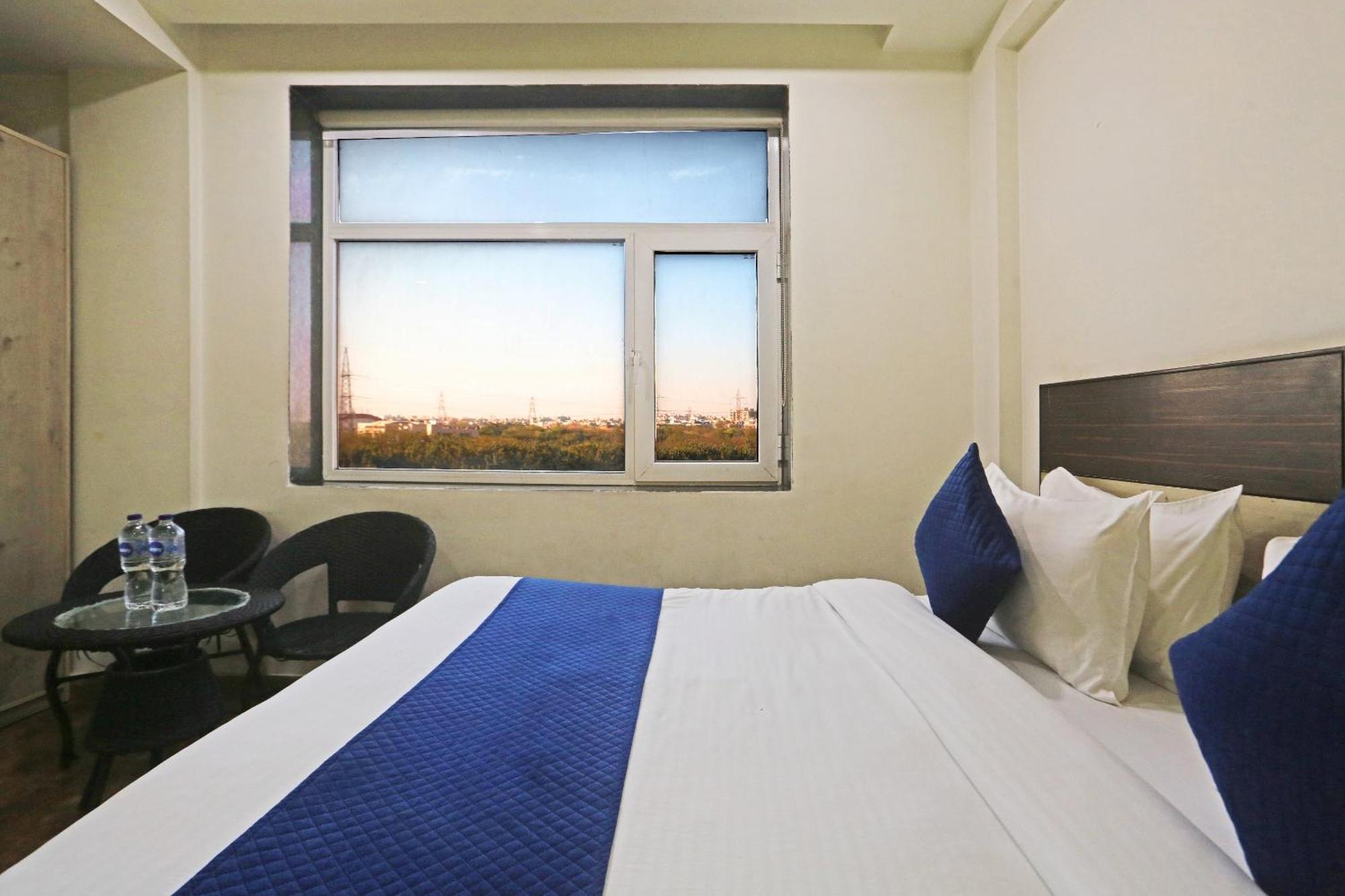 Hotel Aerostar Gold - Opposite Max Healthcare Делі Екстер'єр фото