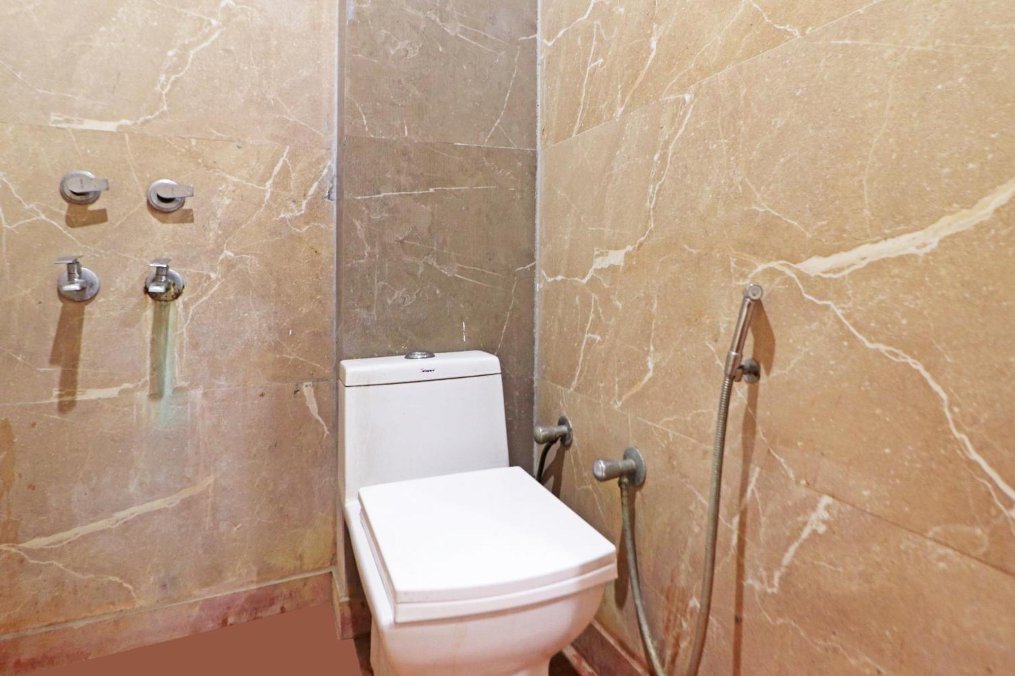 Hotel Aerostar Gold - Opposite Max Healthcare Делі Екстер'єр фото