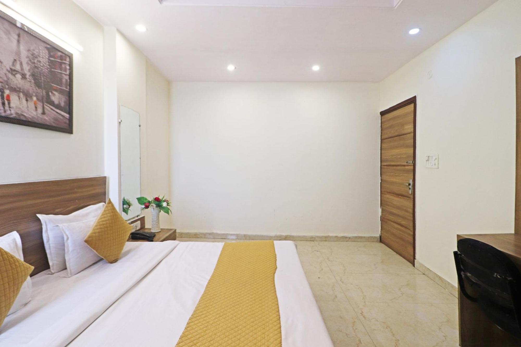 Hotel Aerostar Gold - Opposite Max Healthcare Делі Екстер'єр фото