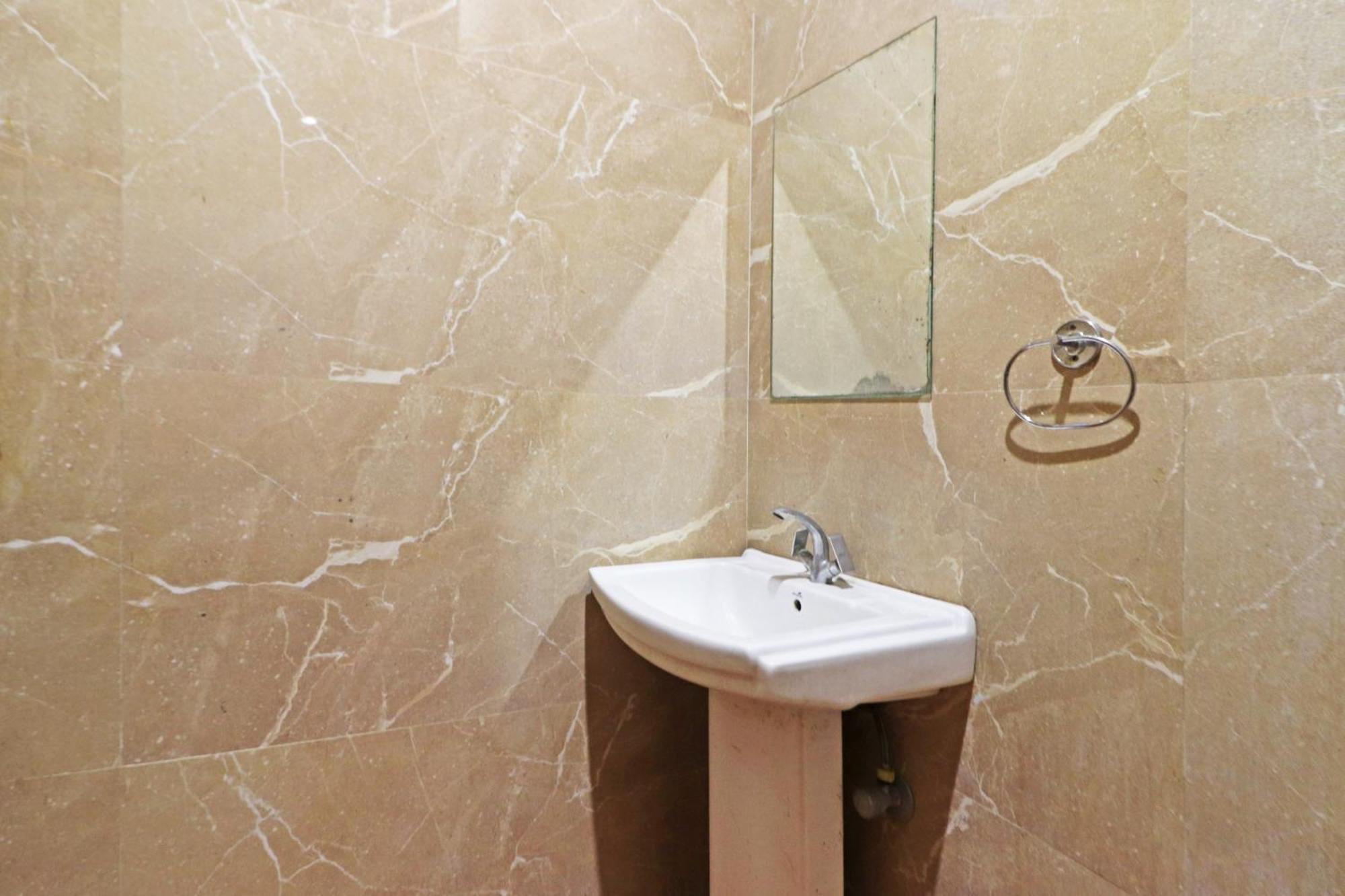 Hotel Aerostar Gold - Opposite Max Healthcare Делі Екстер'єр фото