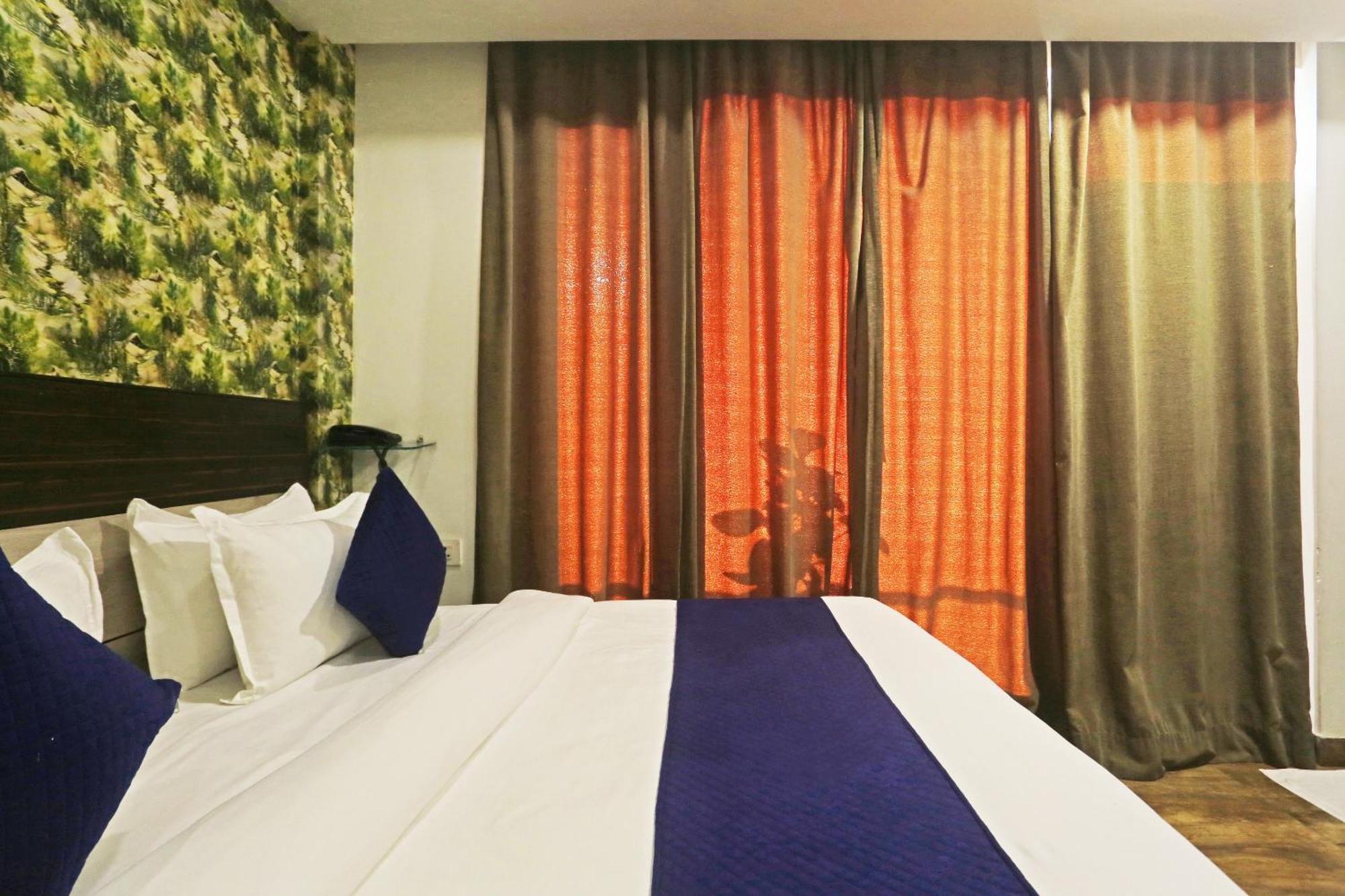 Hotel Aerostar Gold - Opposite Max Healthcare Делі Екстер'єр фото