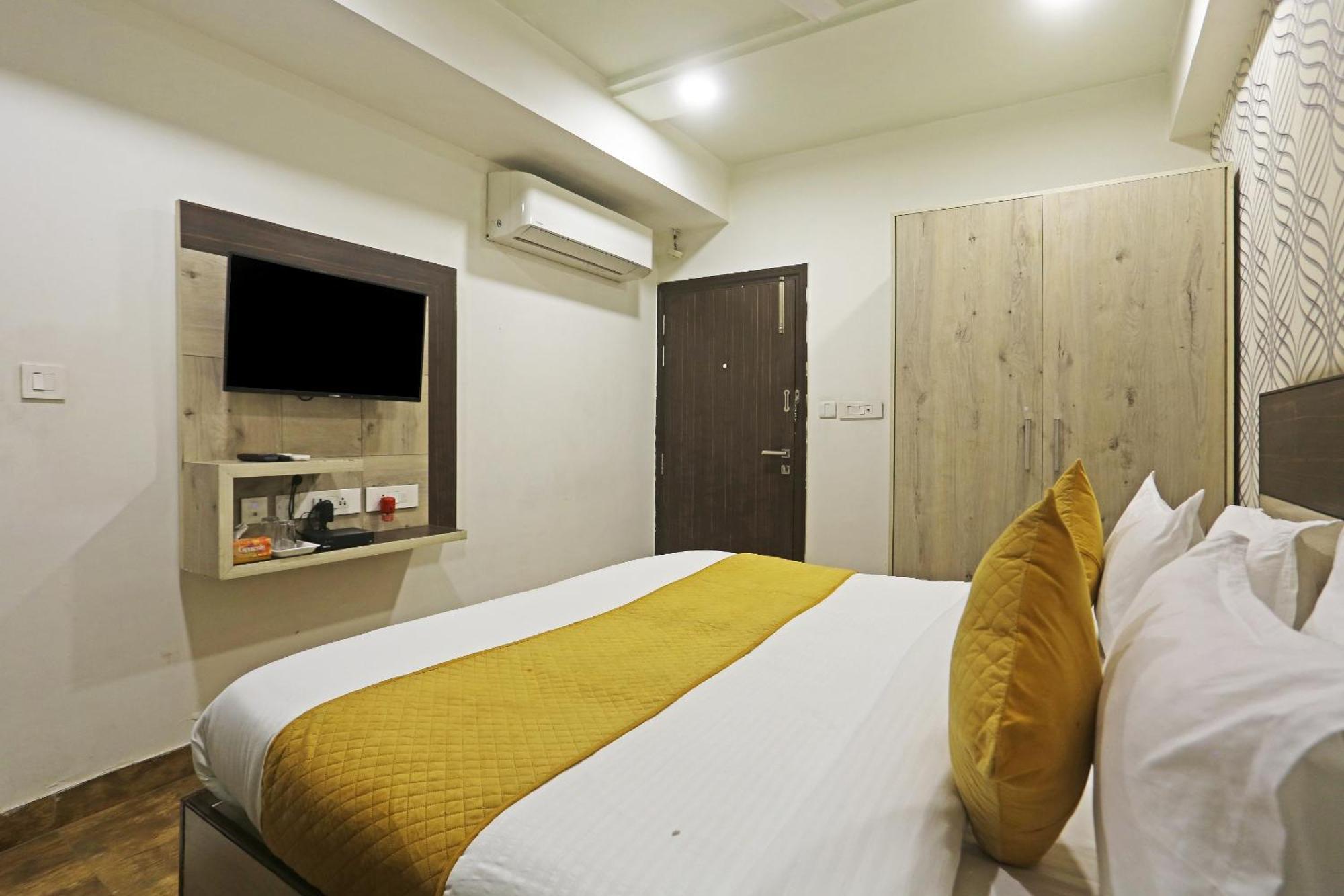 Hotel Aerostar Gold - Opposite Max Healthcare Делі Екстер'єр фото