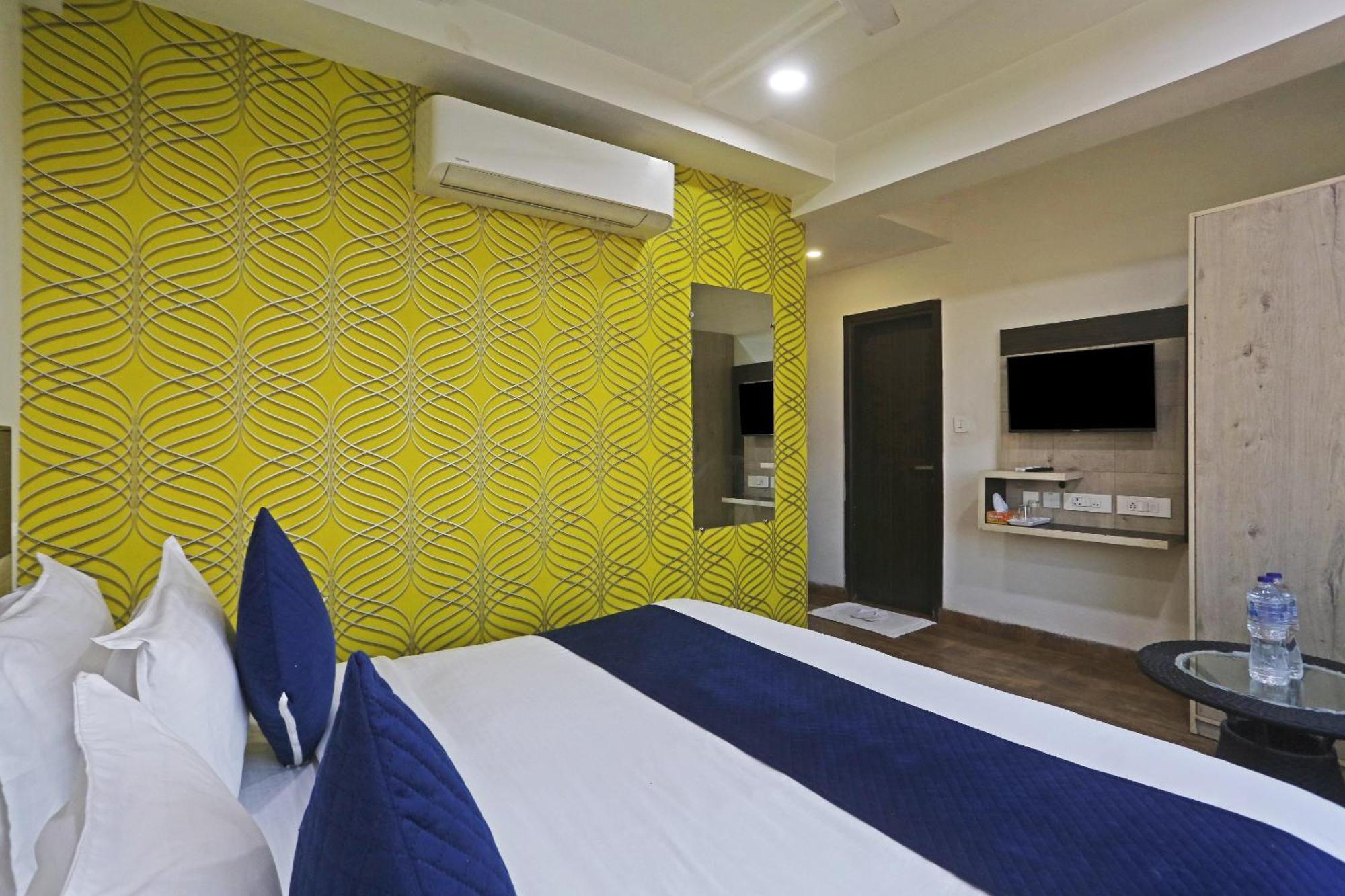 Hotel Aerostar Gold - Opposite Max Healthcare Делі Екстер'єр фото