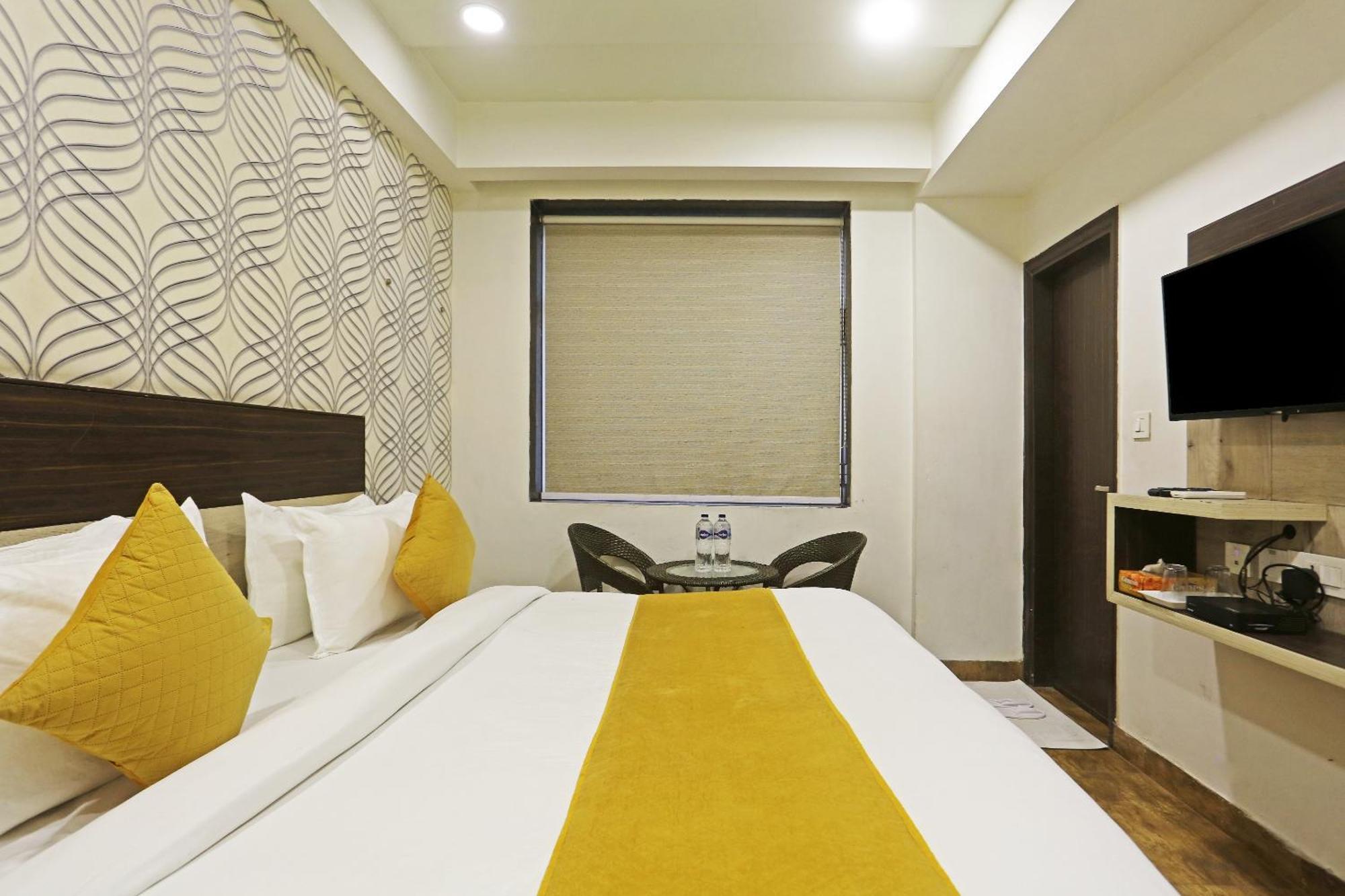 Hotel Aerostar Gold - Opposite Max Healthcare Делі Екстер'єр фото