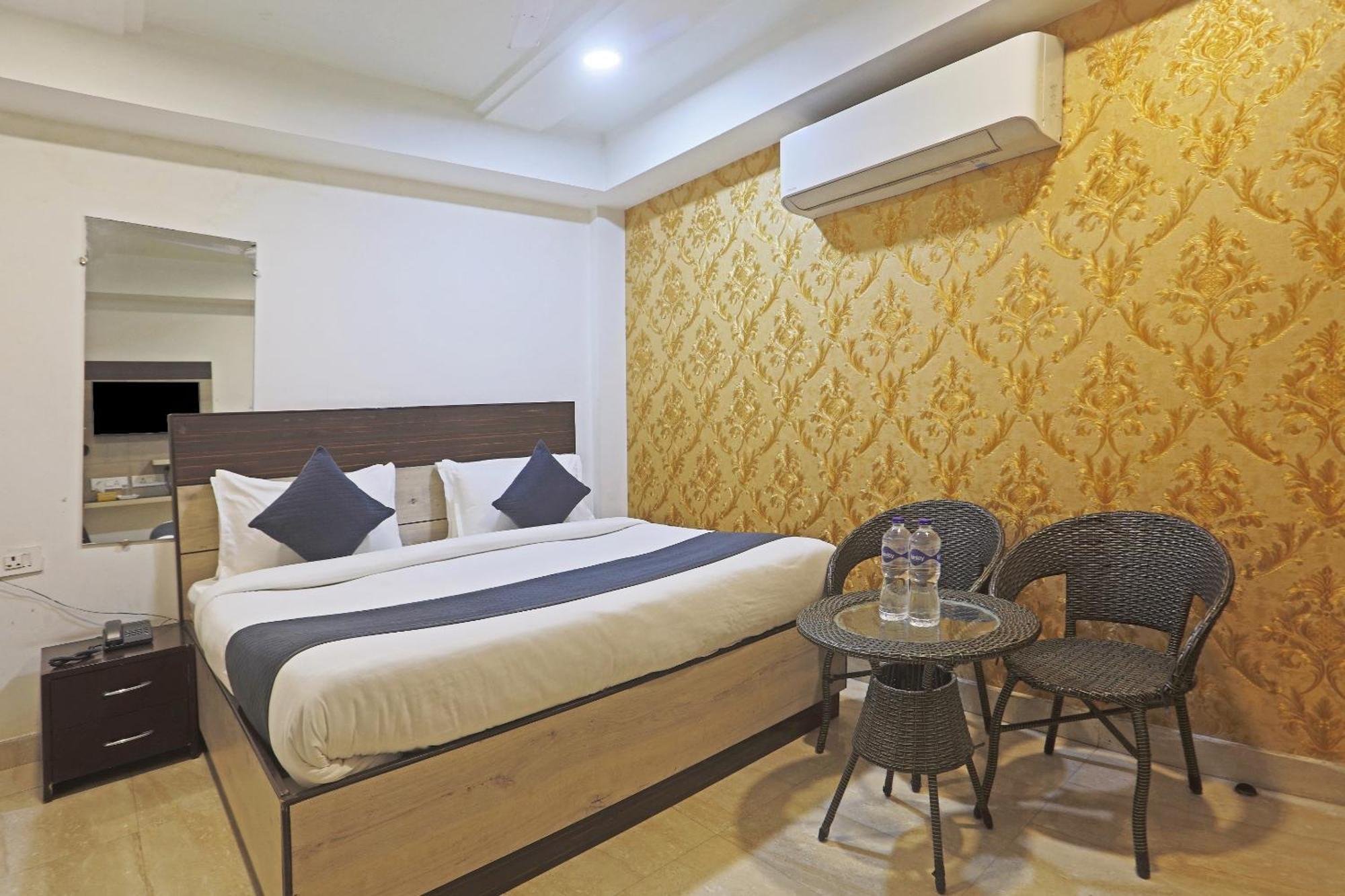 Hotel Aerostar Gold - Opposite Max Healthcare Делі Екстер'єр фото