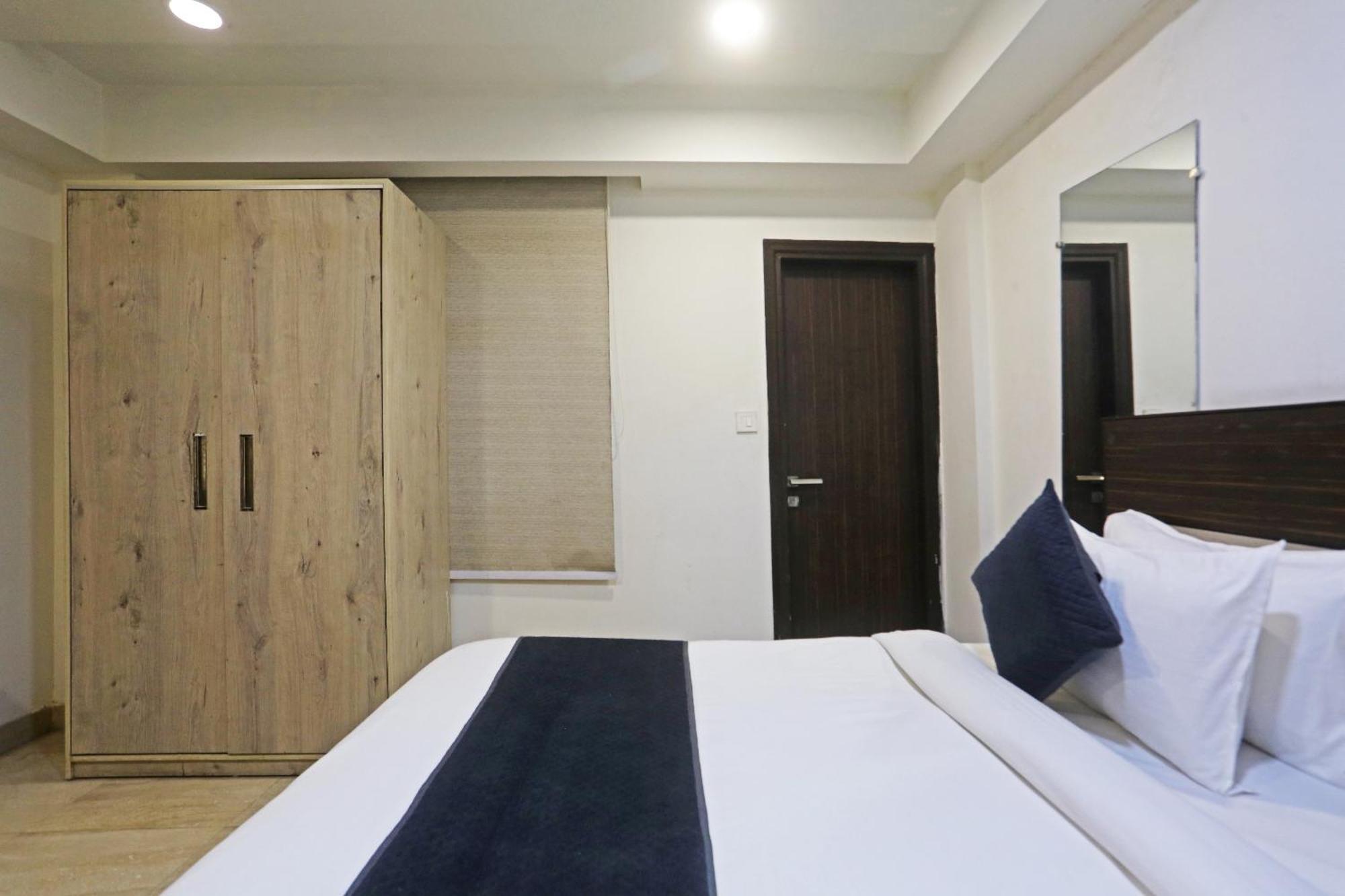 Hotel Aerostar Gold - Opposite Max Healthcare Делі Екстер'єр фото