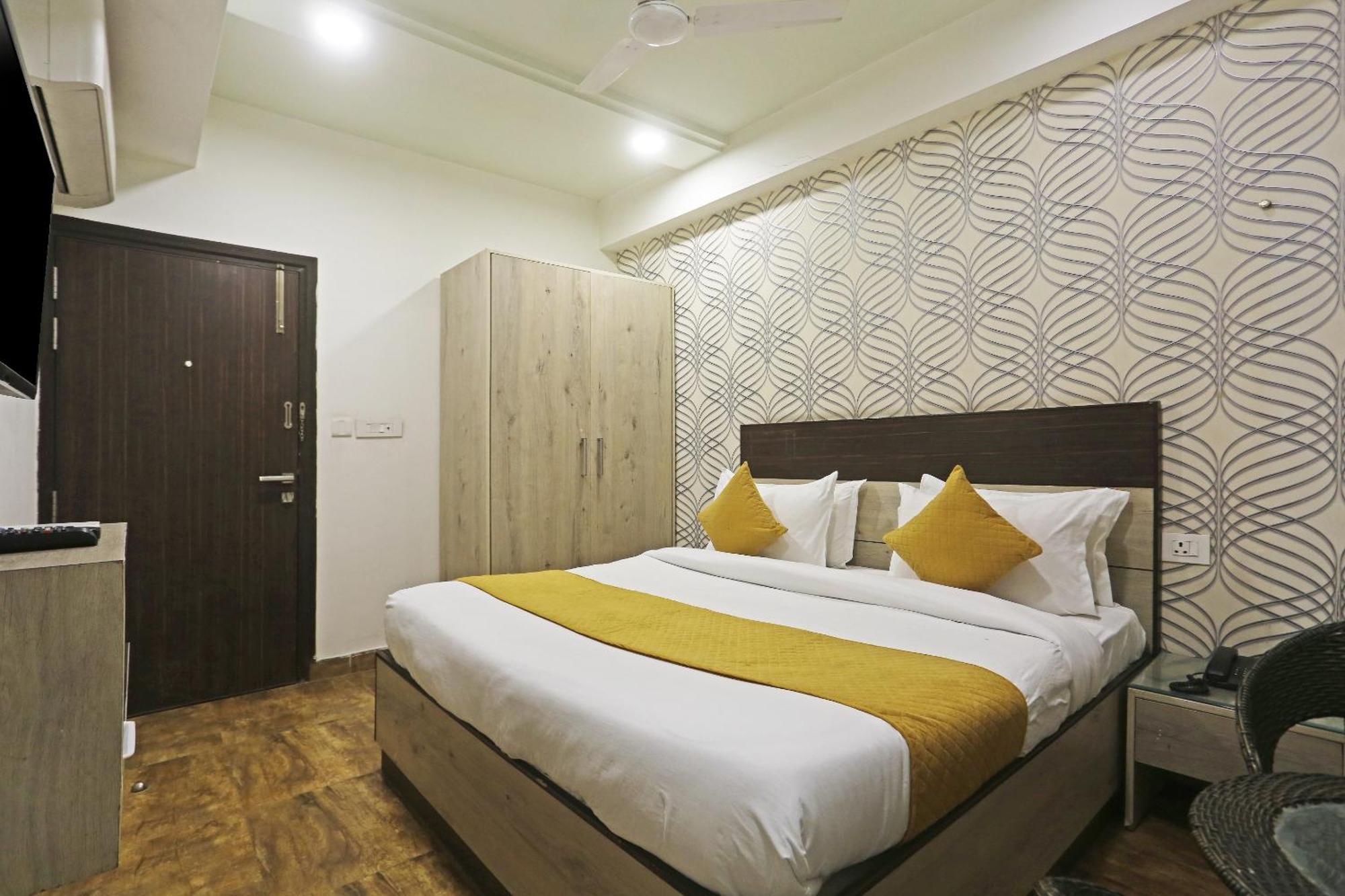 Hotel Aerostar Gold - Opposite Max Healthcare Делі Екстер'єр фото