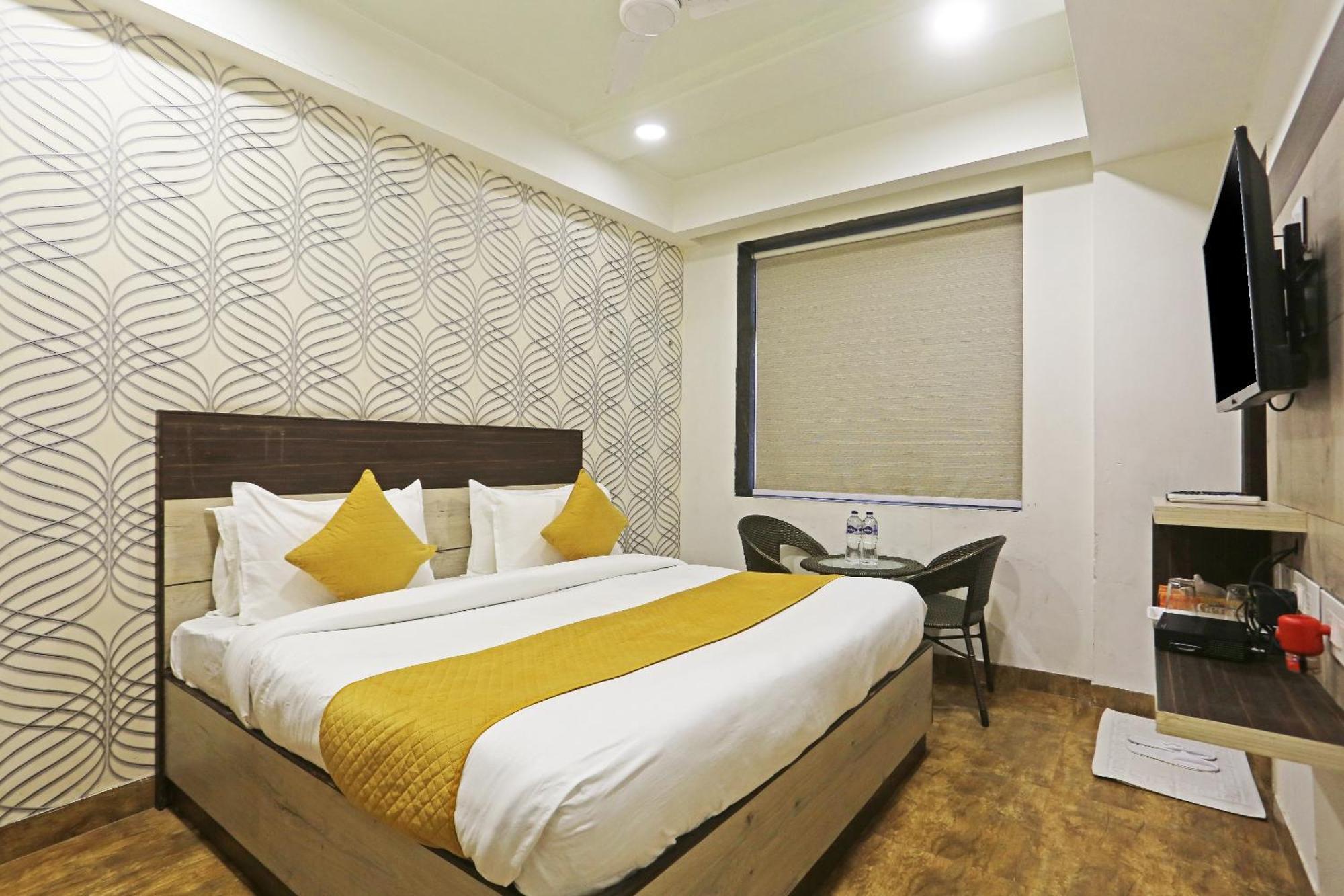 Hotel Aerostar Gold - Opposite Max Healthcare Делі Екстер'єр фото
